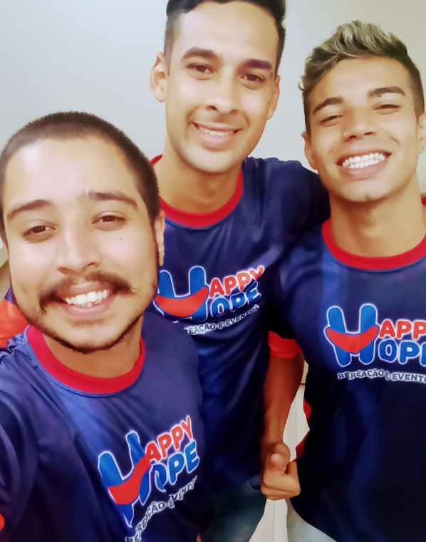 Equipe Happy Hope preparada para uma programação em condomínio